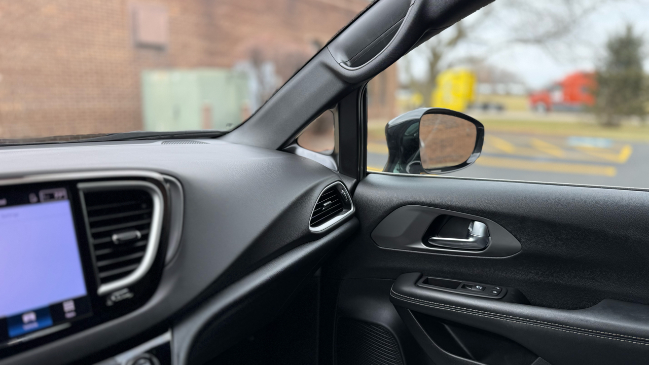 Chrysler Pacifica Select 2025