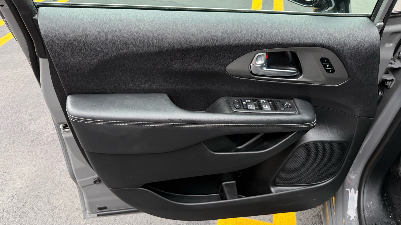 Chrysler Pacifica Select 2025