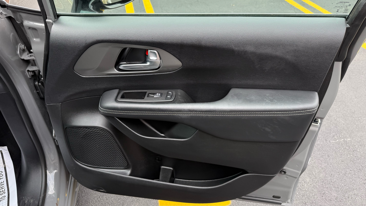 Chrysler Pacifica Select 2025