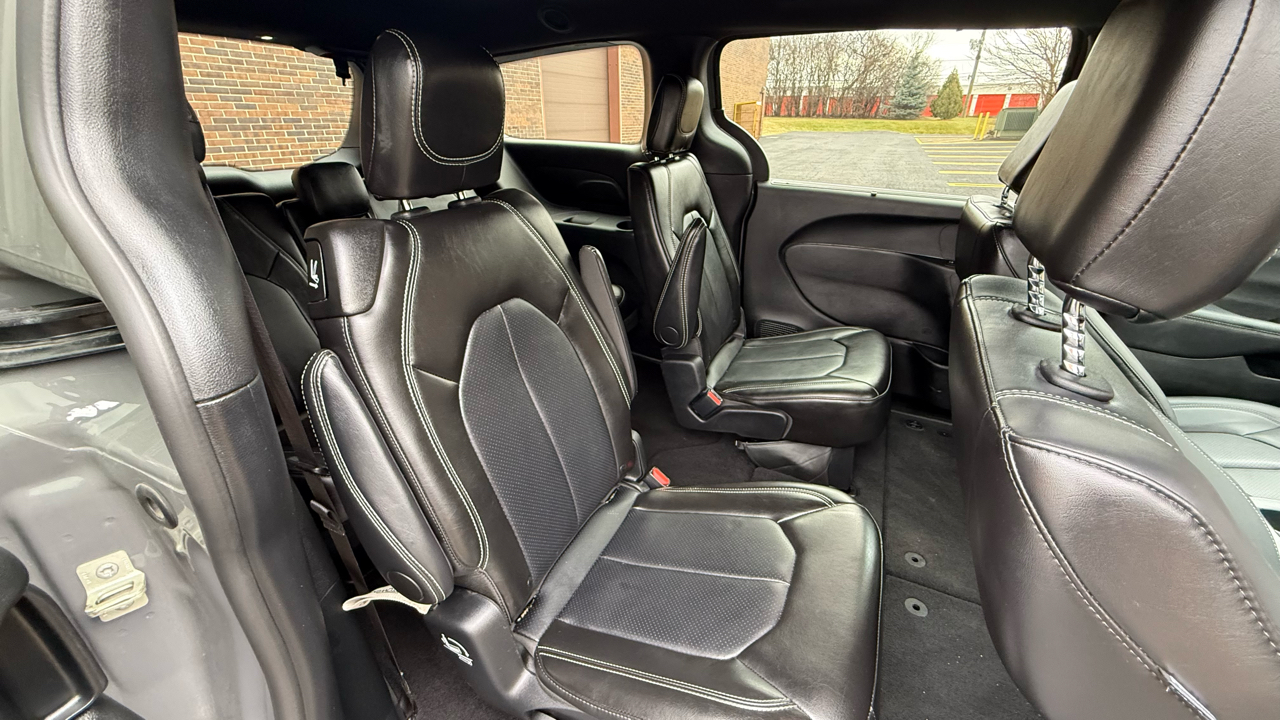 Chrysler Pacifica Select 2025