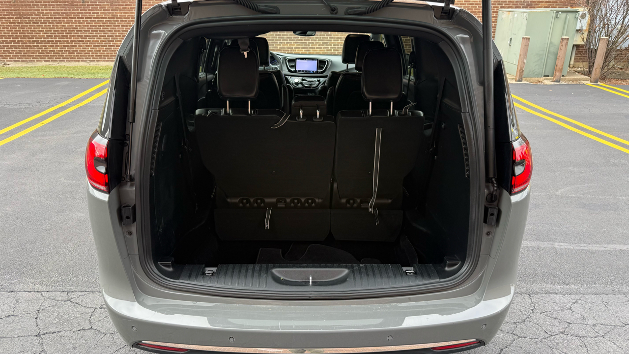 Chrysler Pacifica Select 2025