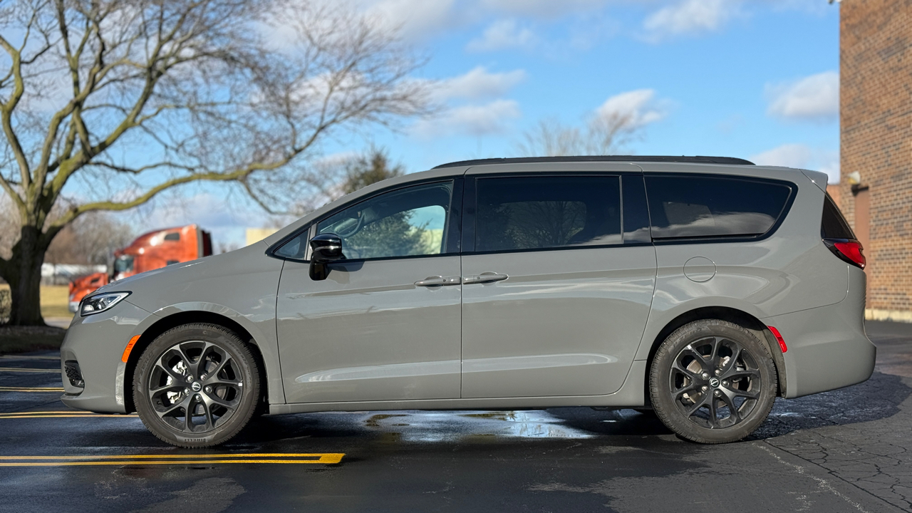 Chrysler Pacifica Limited 2025