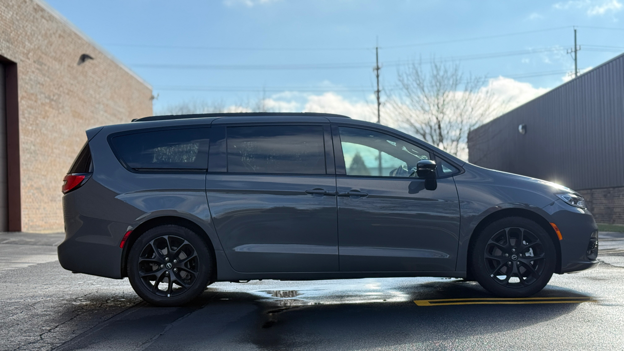 Chrysler Pacifica Limited 2025
