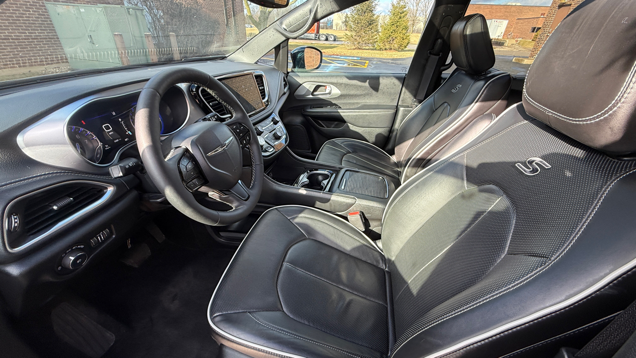 Chrysler Pacifica Limited 2025