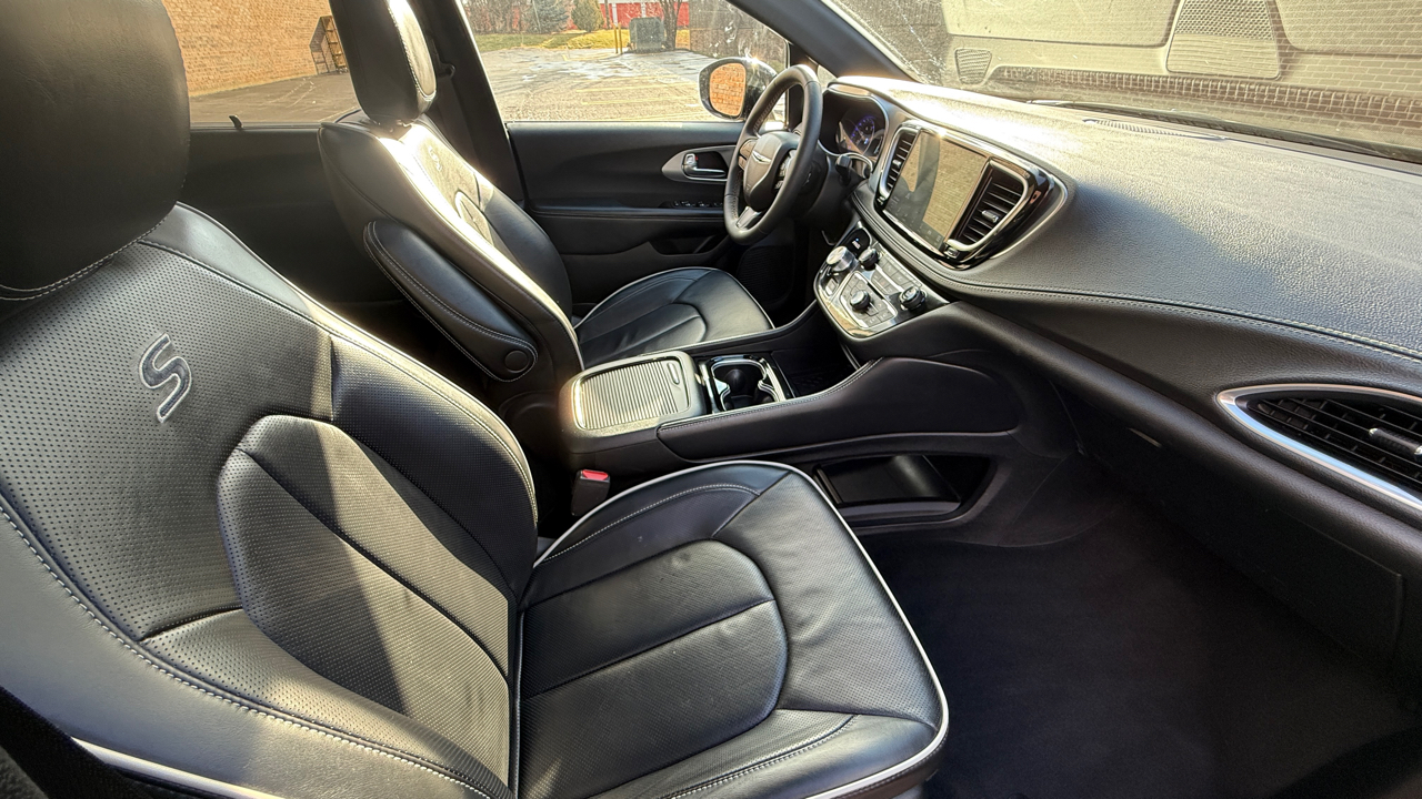 Chrysler Pacifica Limited 2025