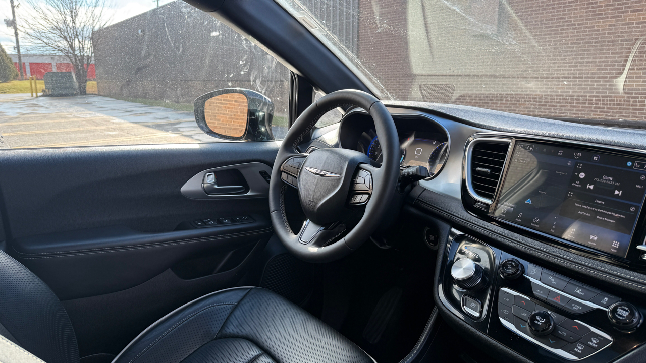 Chrysler Pacifica Limited 2025