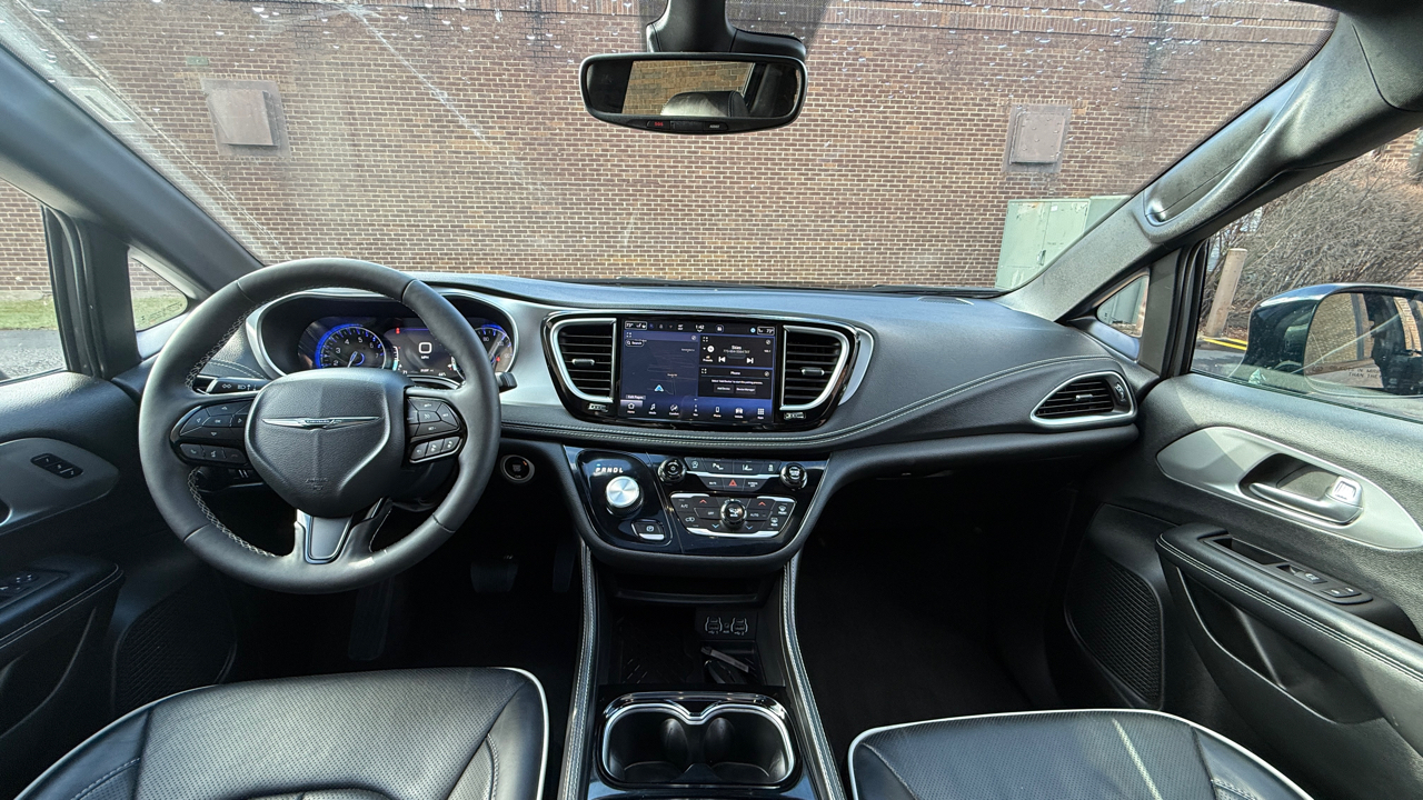 Chrysler Pacifica Limited 2025