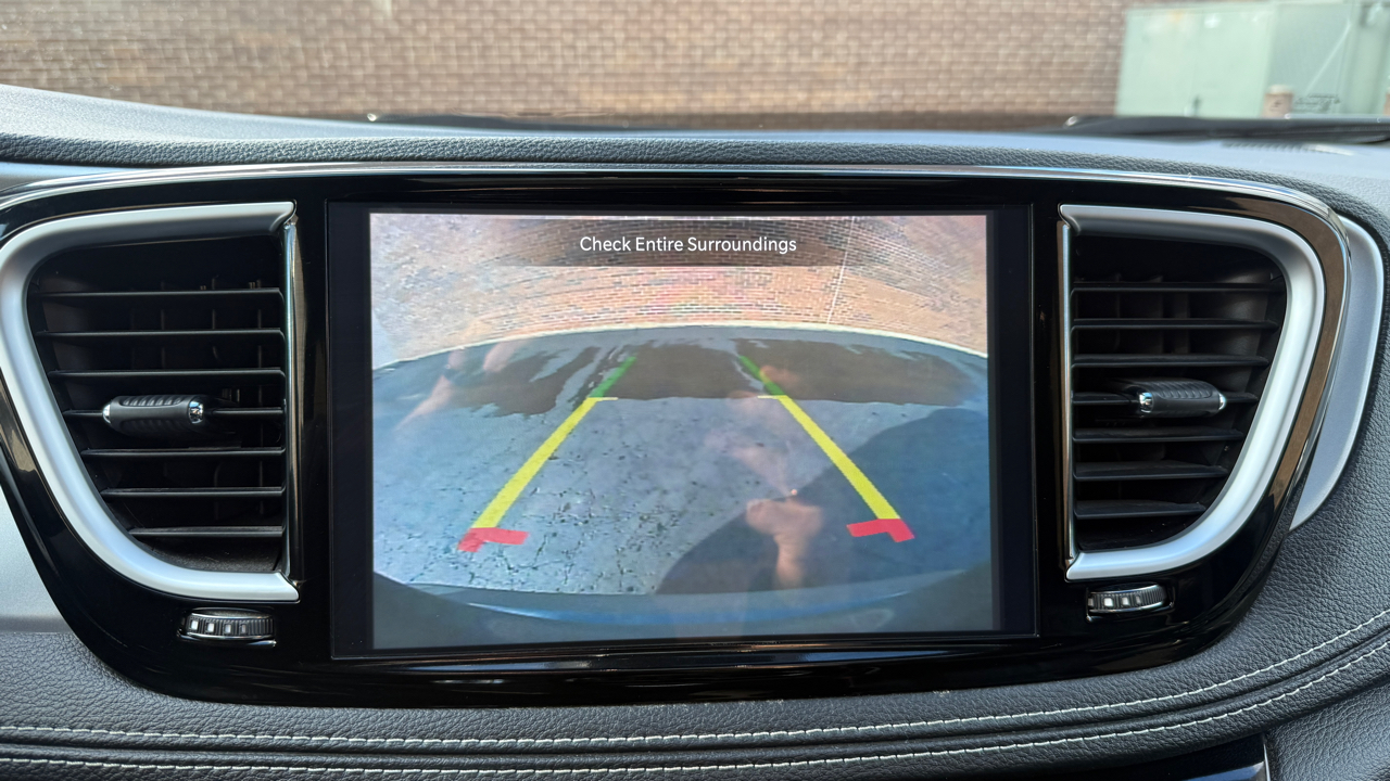 Chrysler Pacifica Limited 2025