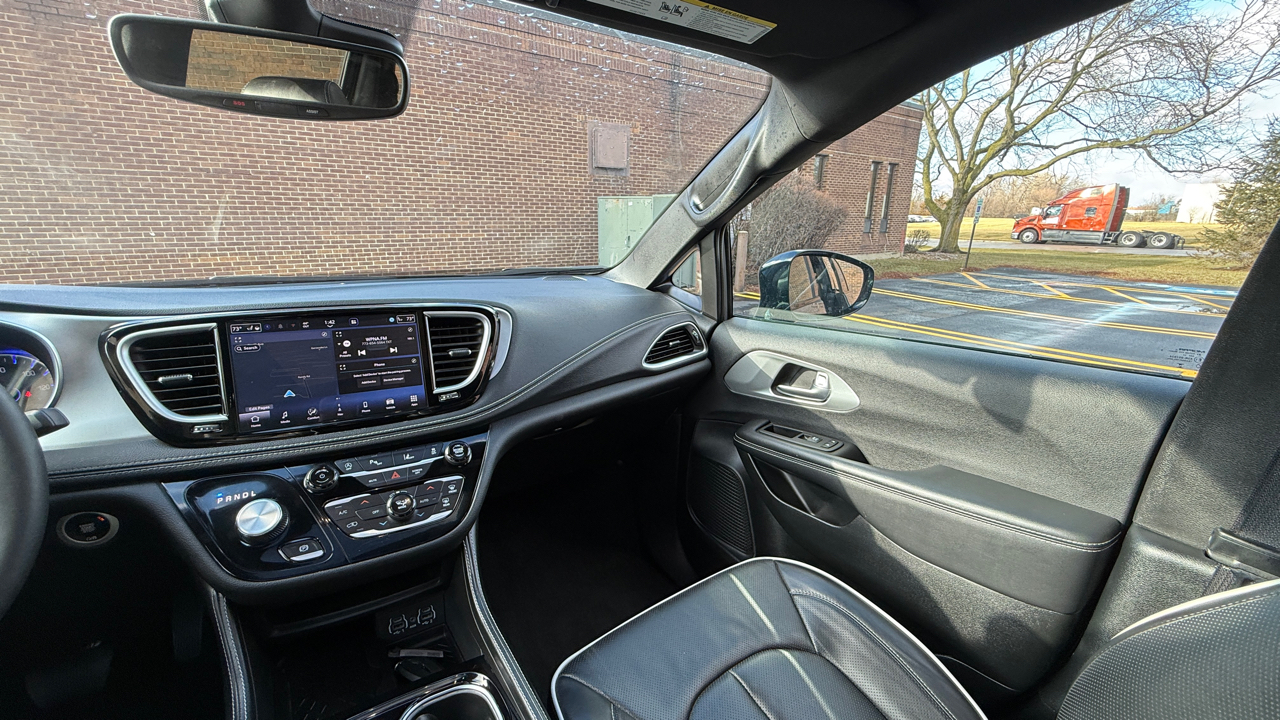 Chrysler Pacifica Limited 2025