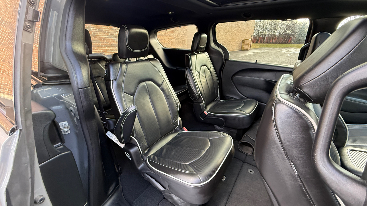 Chrysler Pacifica Limited 2025