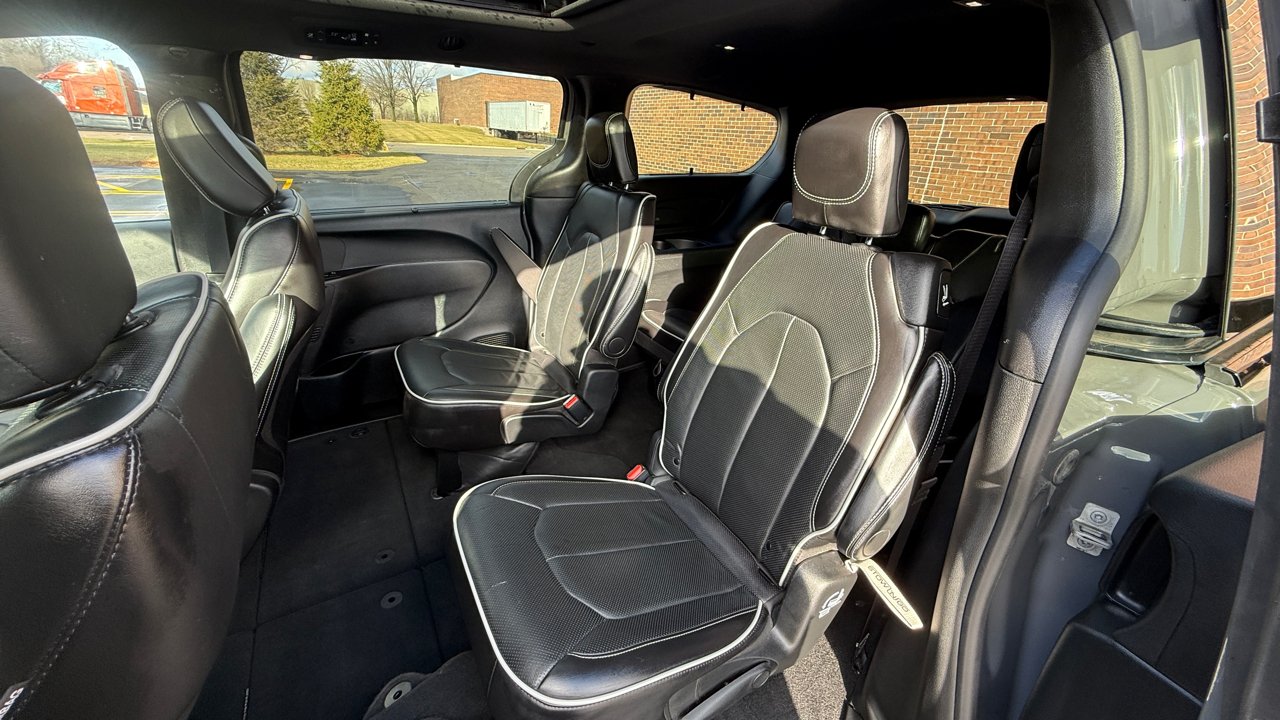 Chrysler Pacifica Limited 2025