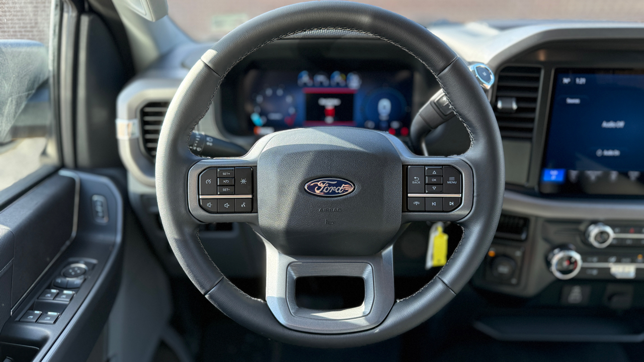 Ford F-150 XLT SuperCrew 4WD 2025