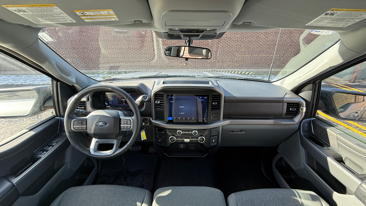 Ford F-150 XLT SuperCrew 4WD 2025