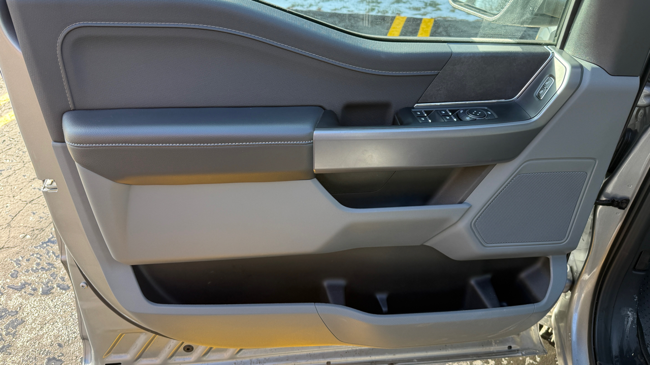 Ford F-150 XLT SuperCrew 4WD 2025