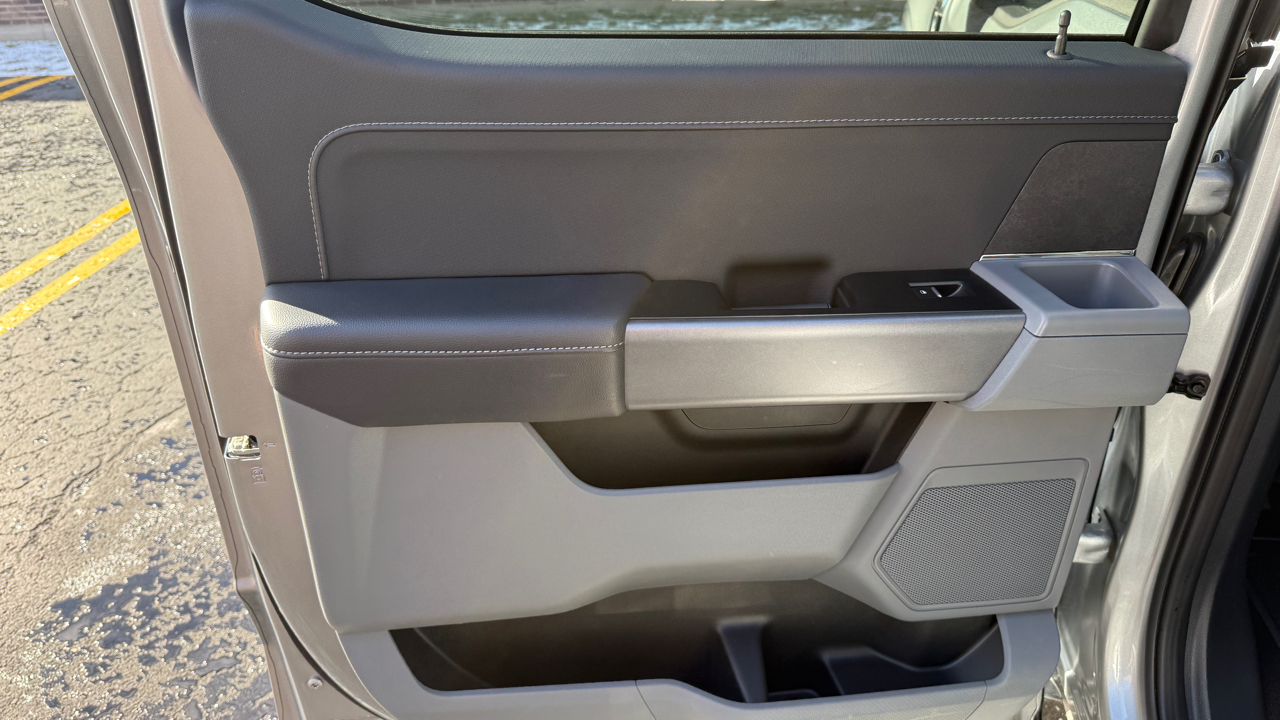 Ford F-150 XLT SuperCrew 4WD 2025