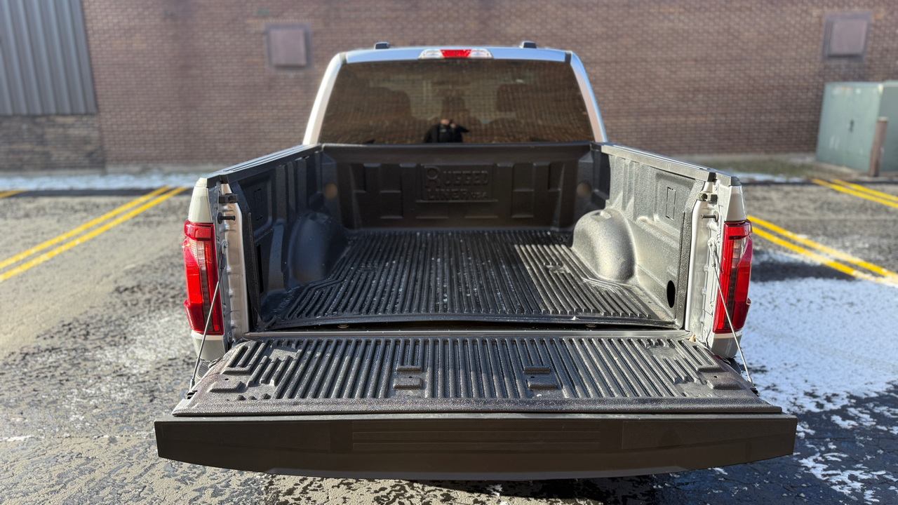 Ford F-150 XLT SuperCrew 4WD 2025