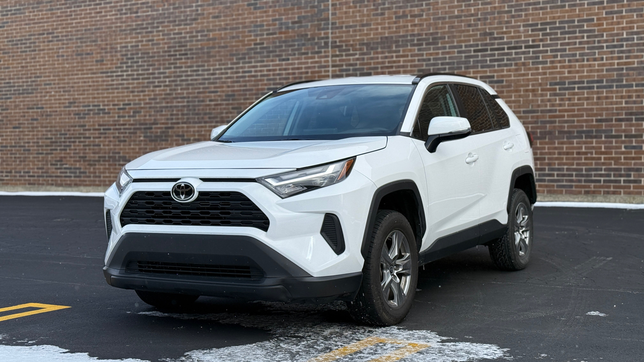 Toyota RAV4 XLE 2024