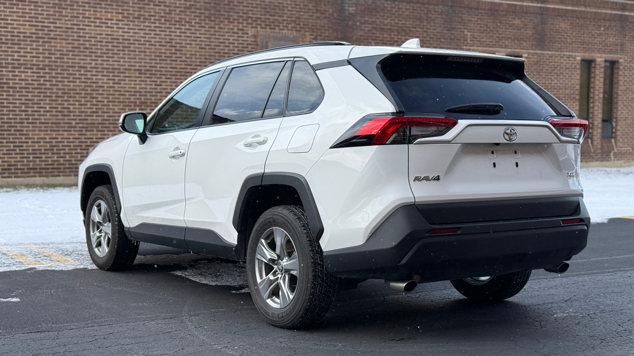 Toyota RAV4 XLE 2024