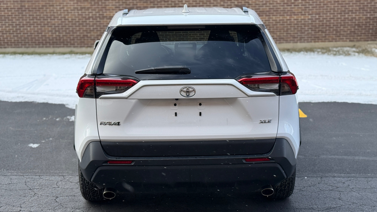 Toyota RAV4 XLE 2024