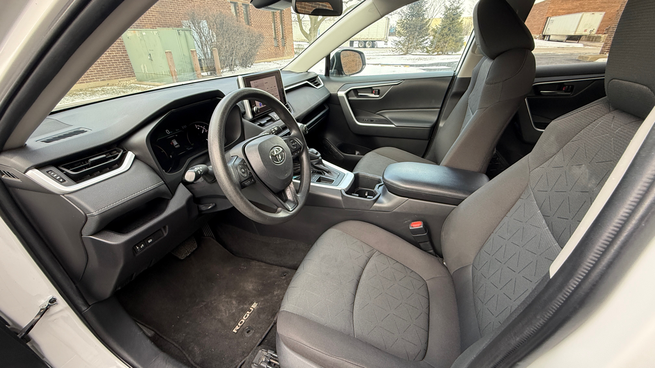 Toyota RAV4 XLE 2024