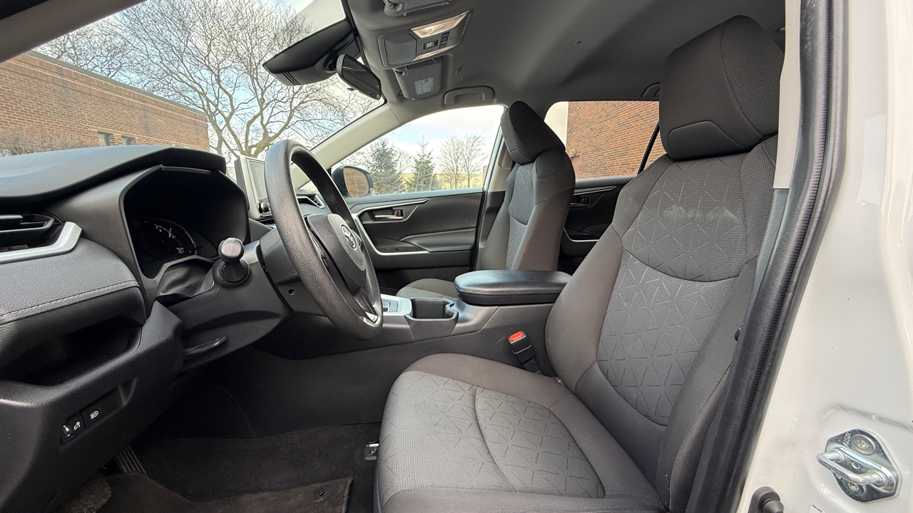 Toyota RAV4 XLE 2024