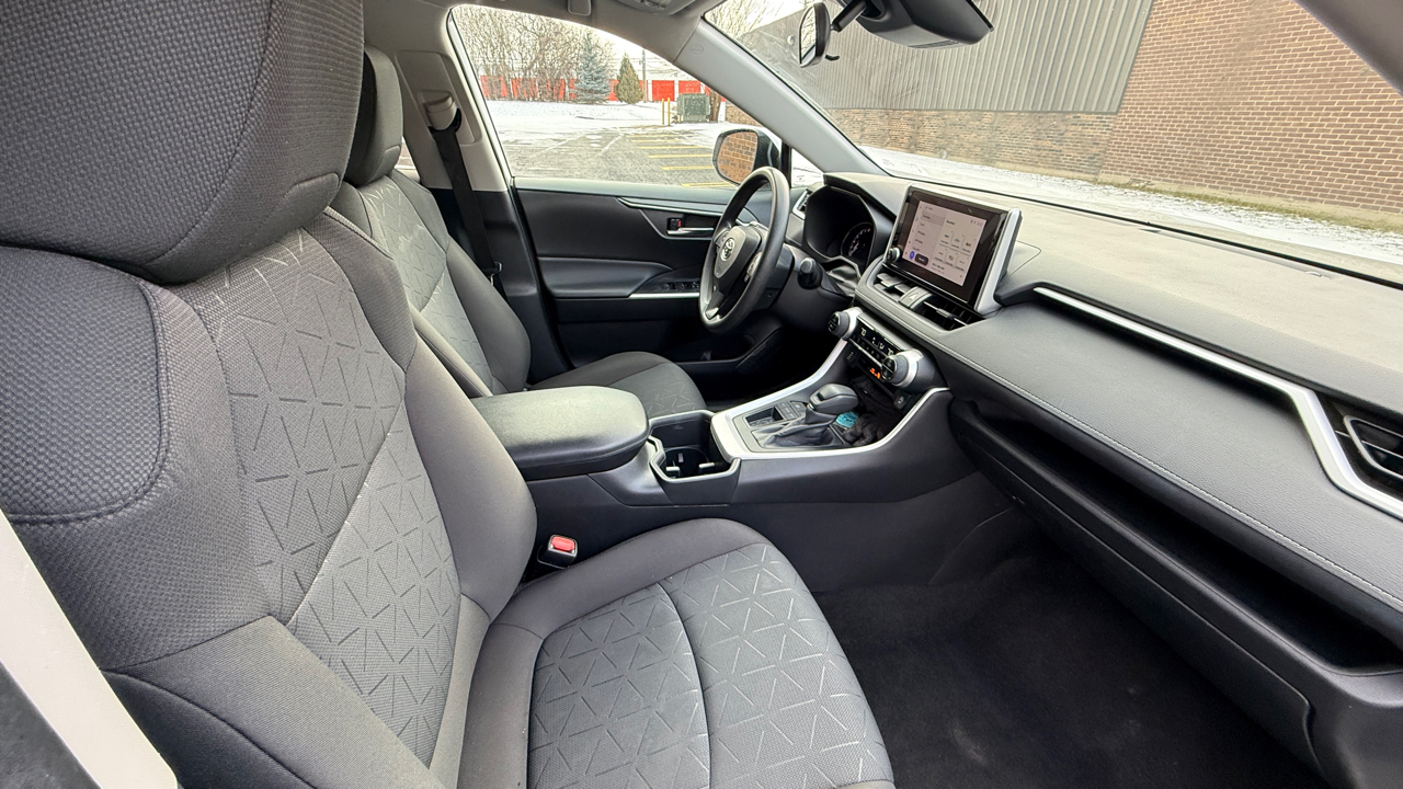 Toyota RAV4 XLE 2024