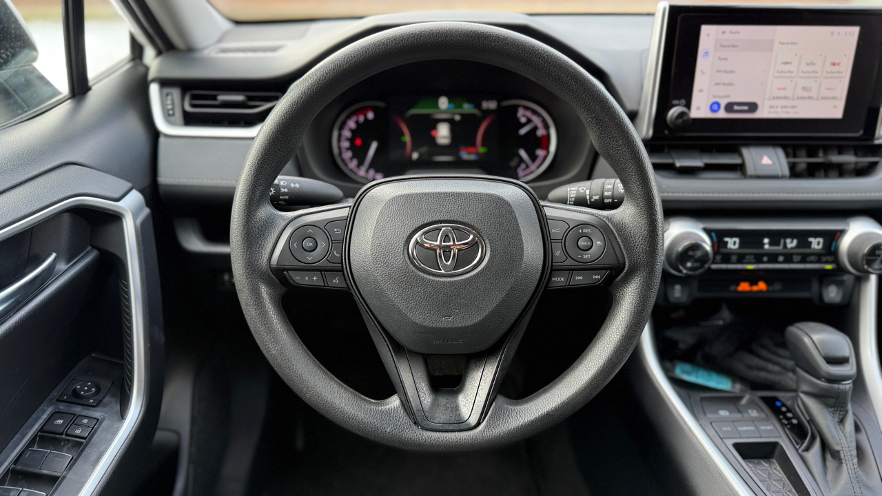 Toyota RAV4 XLE 2024