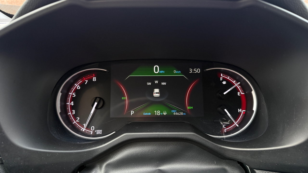 Toyota RAV4 XLE 2024