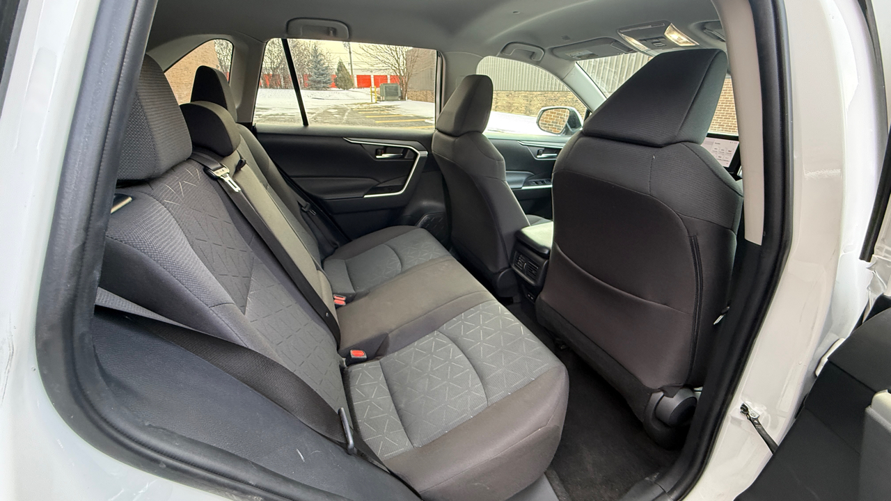 Toyota RAV4 XLE 2024