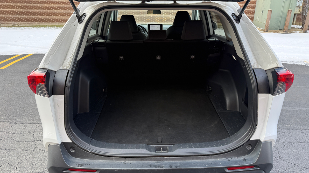 Toyota RAV4 XLE 2024