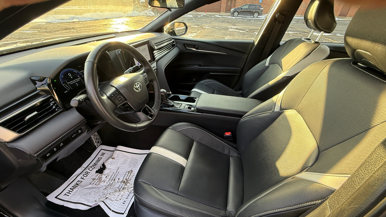 Toyota Camry Hybrid XLE 2025