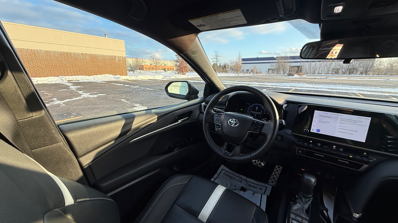 Toyota Camry Hybrid XLE 2025