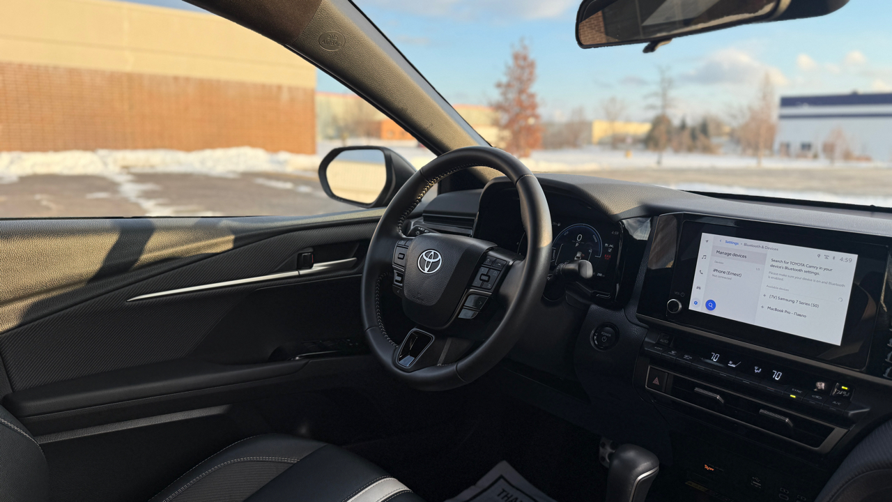 Toyota Camry Hybrid XLE 2025