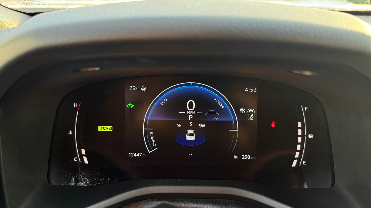 Toyota Camry Hybrid XLE 2025