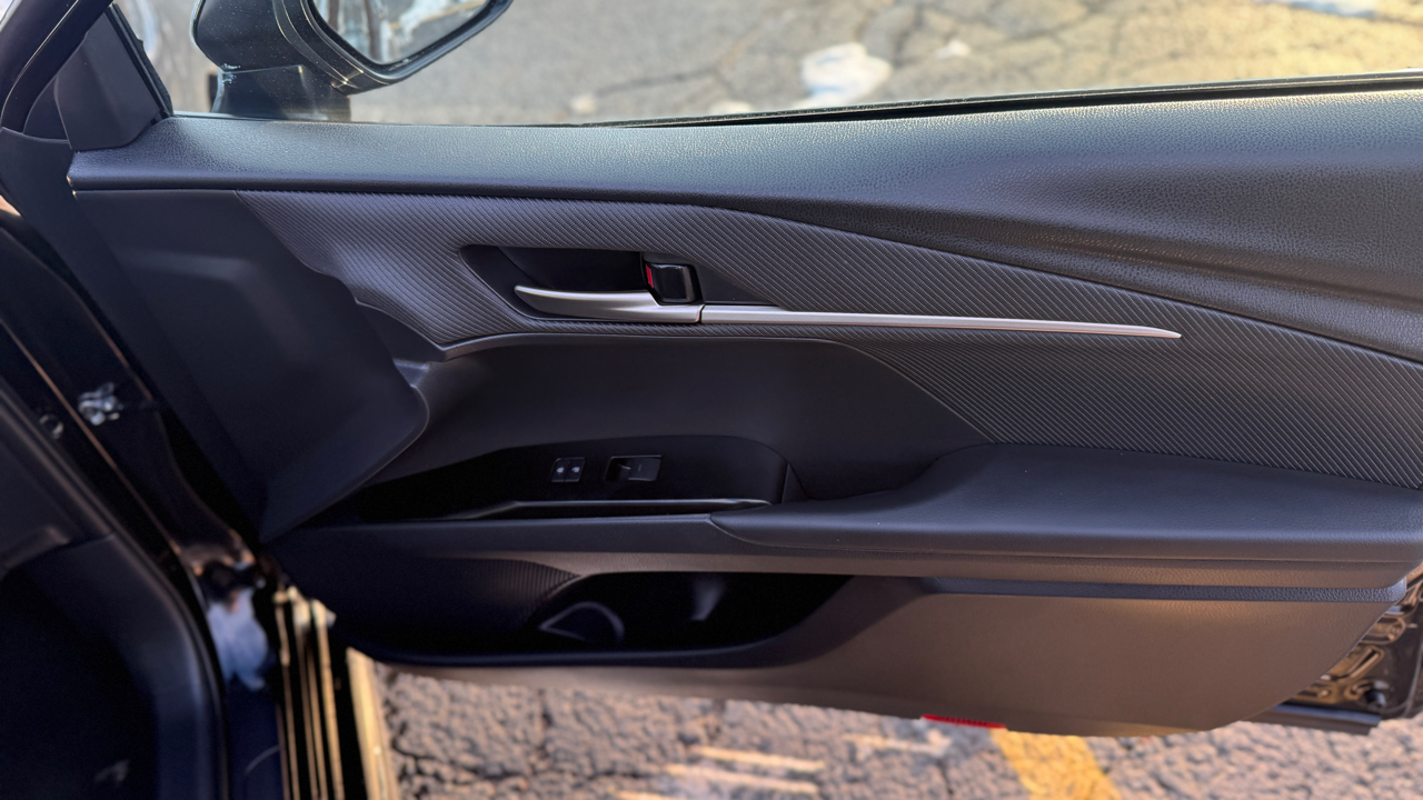 Toyota Camry Hybrid XLE 2025