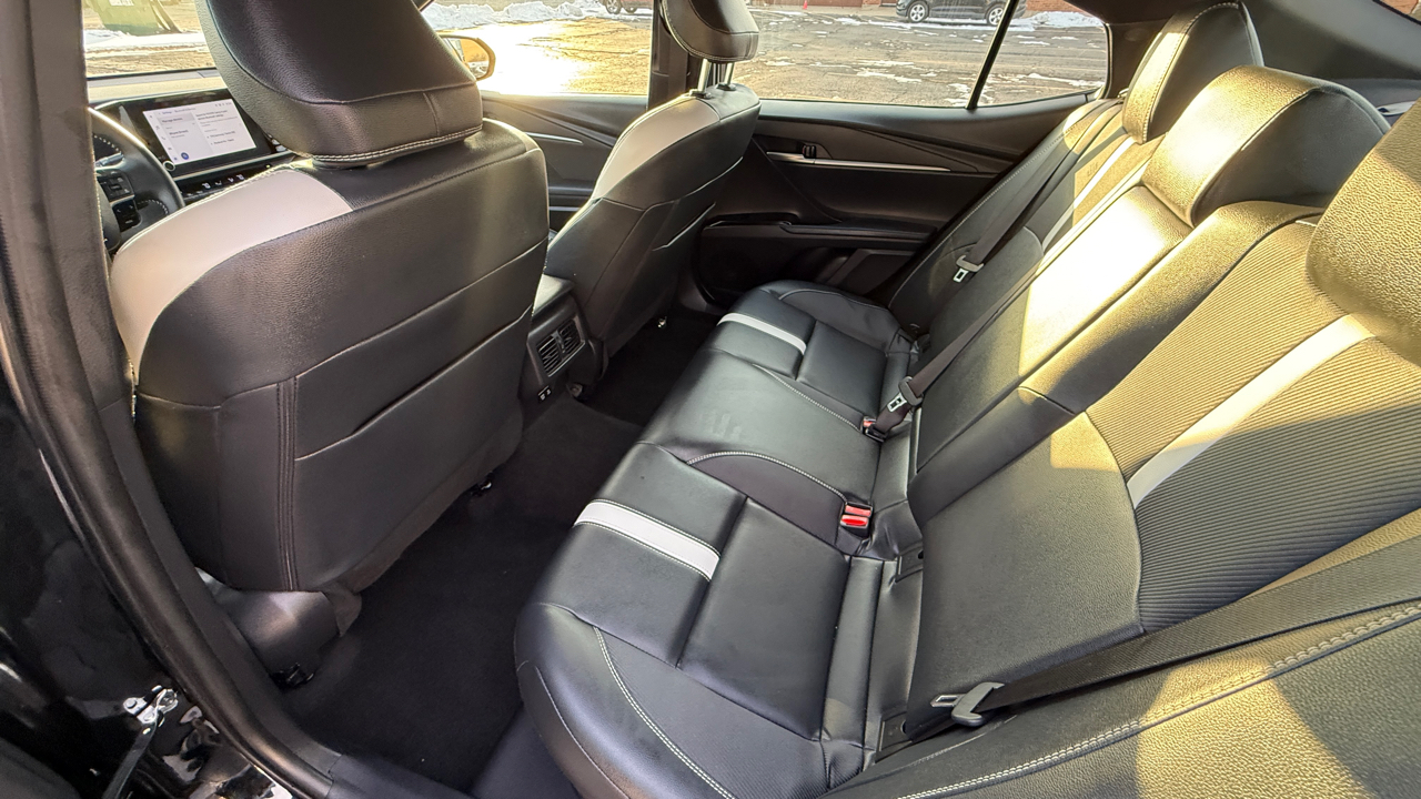 Toyota Camry Hybrid XLE 2025