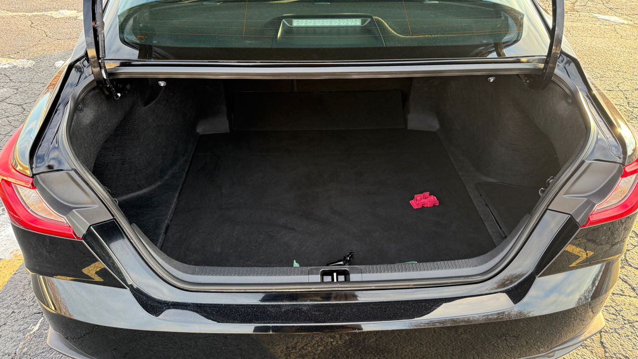 Toyota Camry Hybrid XLE 2025