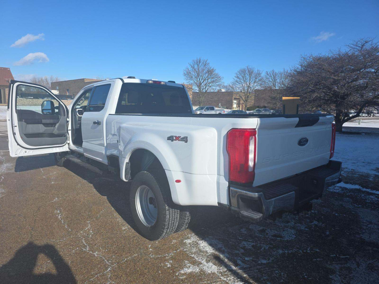 Ford F-350 SD King Ranch Crew Cab Long Bed DRW 4WD 2024
