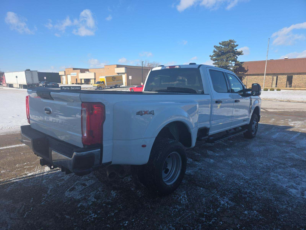 Ford F-350 SD King Ranch Crew Cab Long Bed DRW 4WD 2024