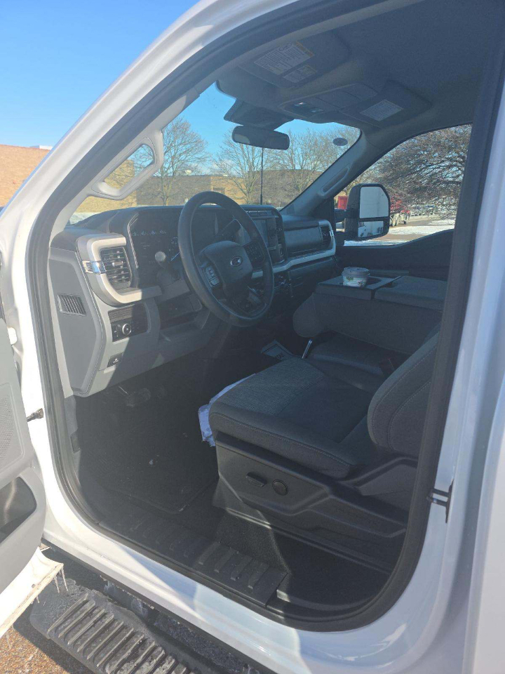 Ford F-350 SD King Ranch Crew Cab Long Bed DRW 4WD 2024