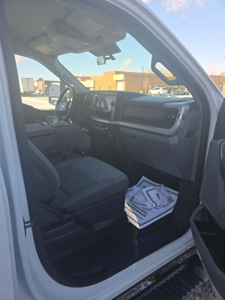 Ford F-350 SD King Ranch Crew Cab Long Bed DRW 4WD 2024