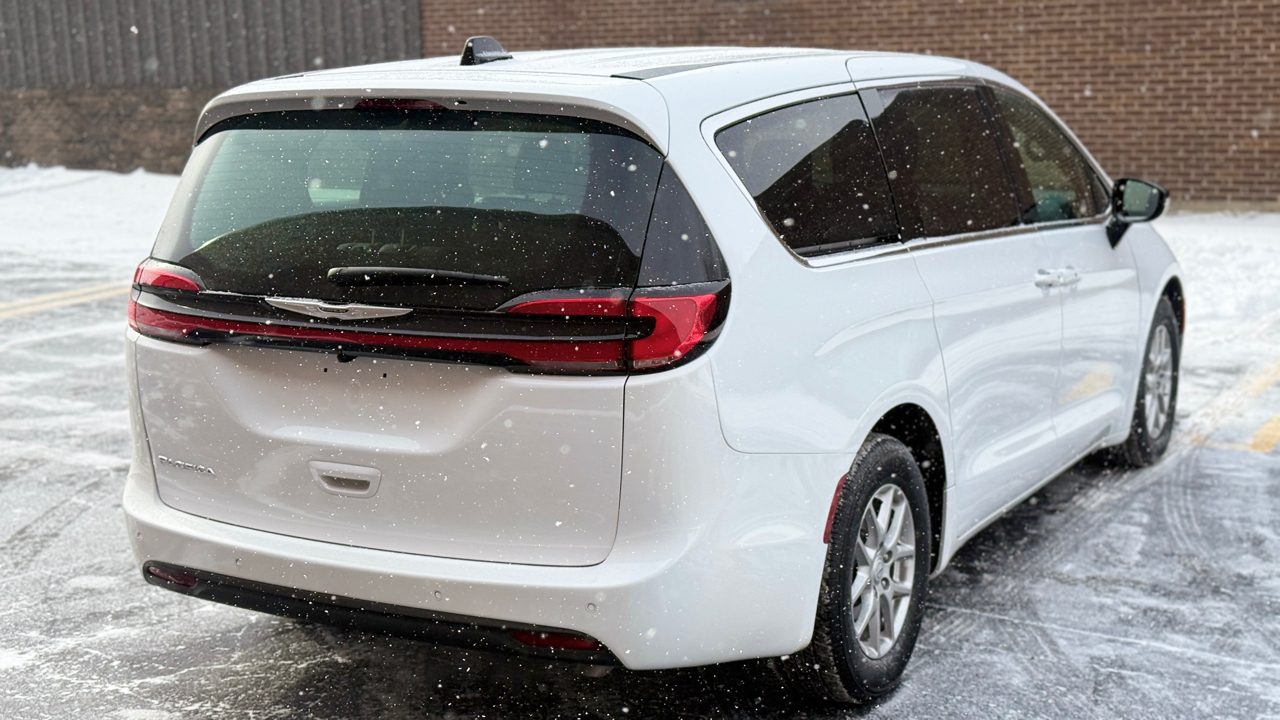 Chrysler Pacifica Select 2026