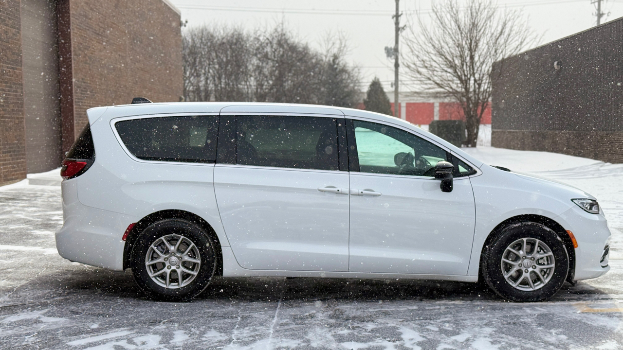 Chrysler Pacifica Select 2026