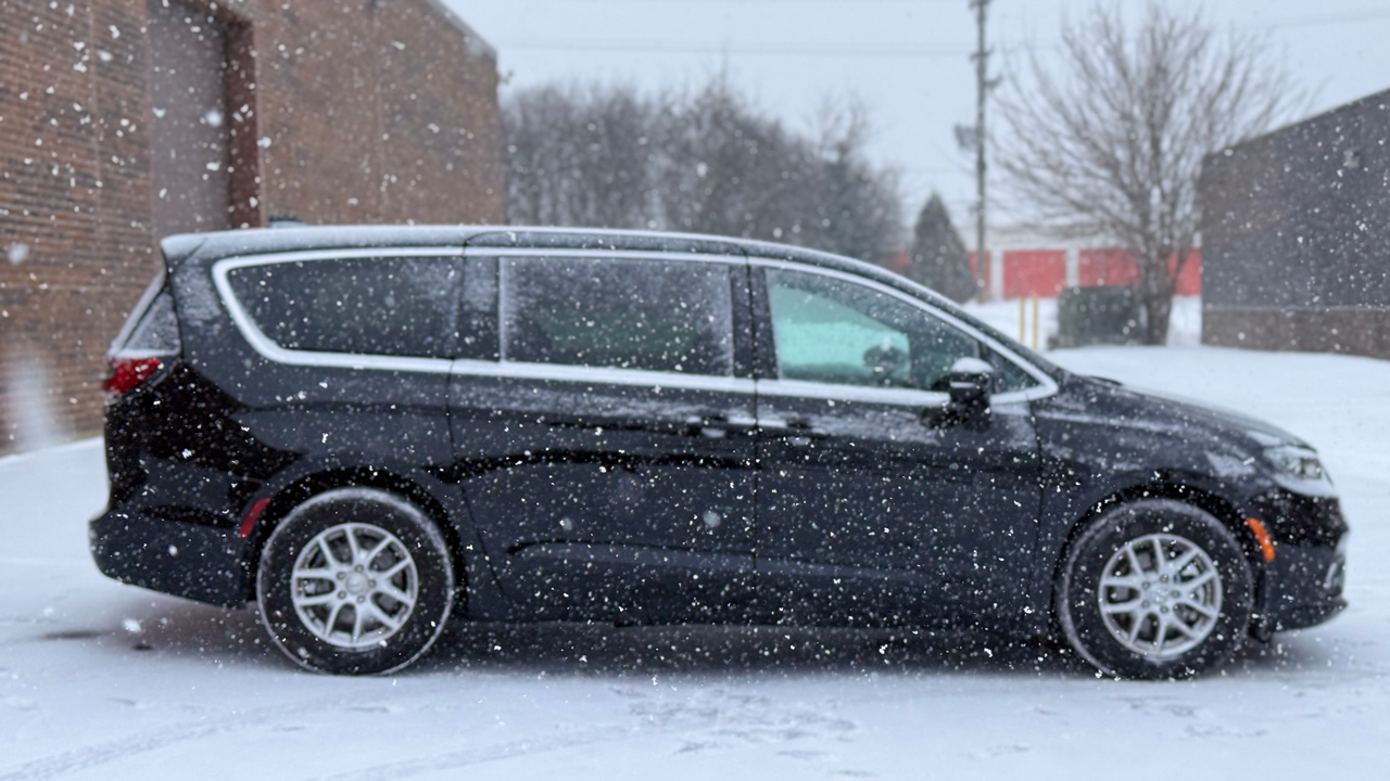 Chrysler Pacifica Select 2026