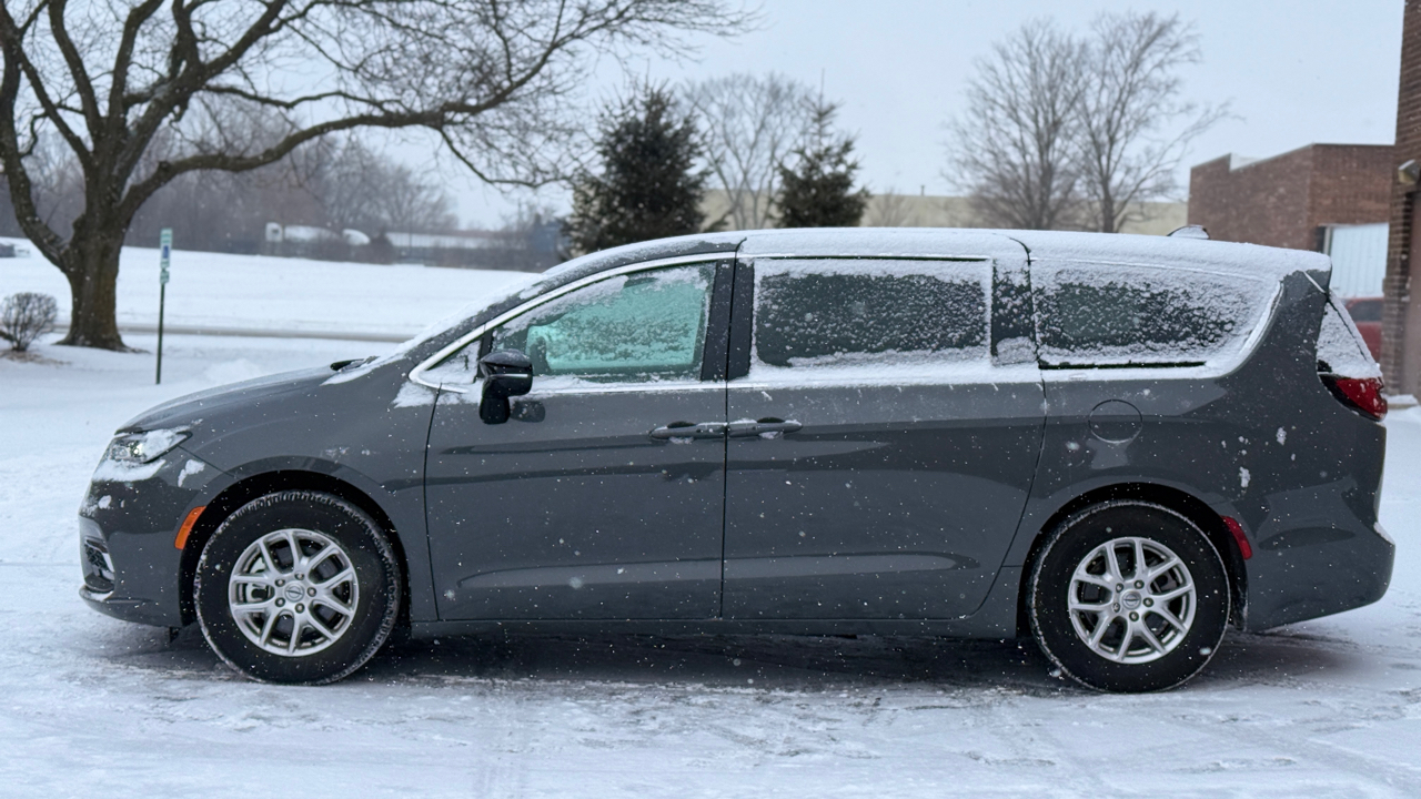 Chrysler Pacifica Select 2025