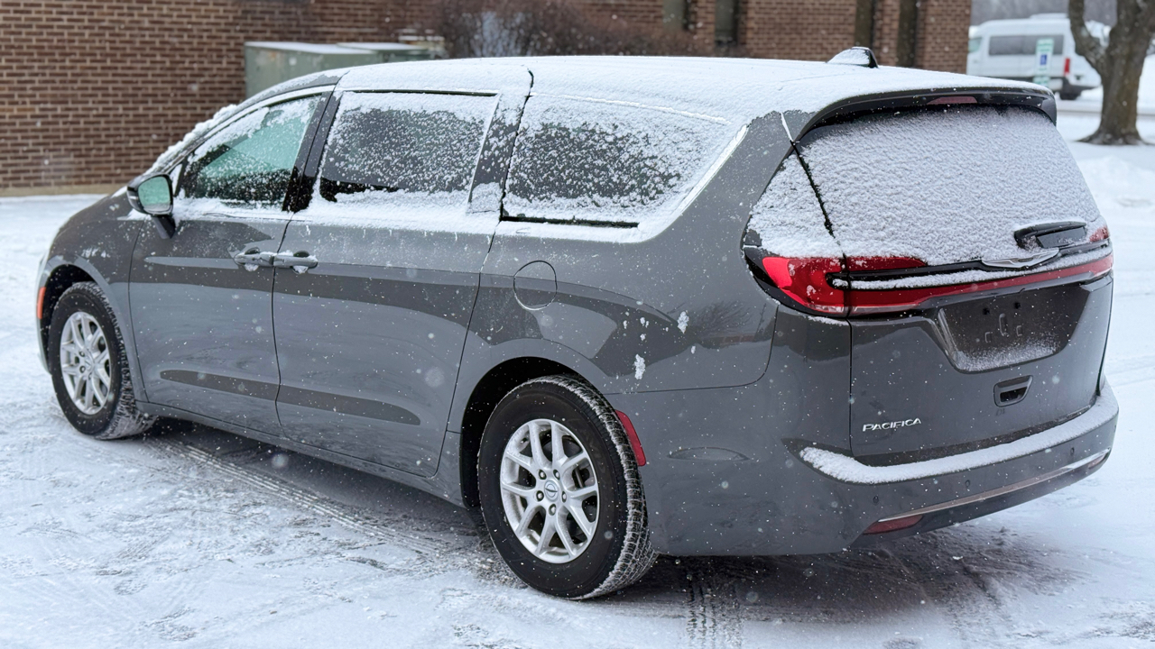 Chrysler Pacifica Select 2025