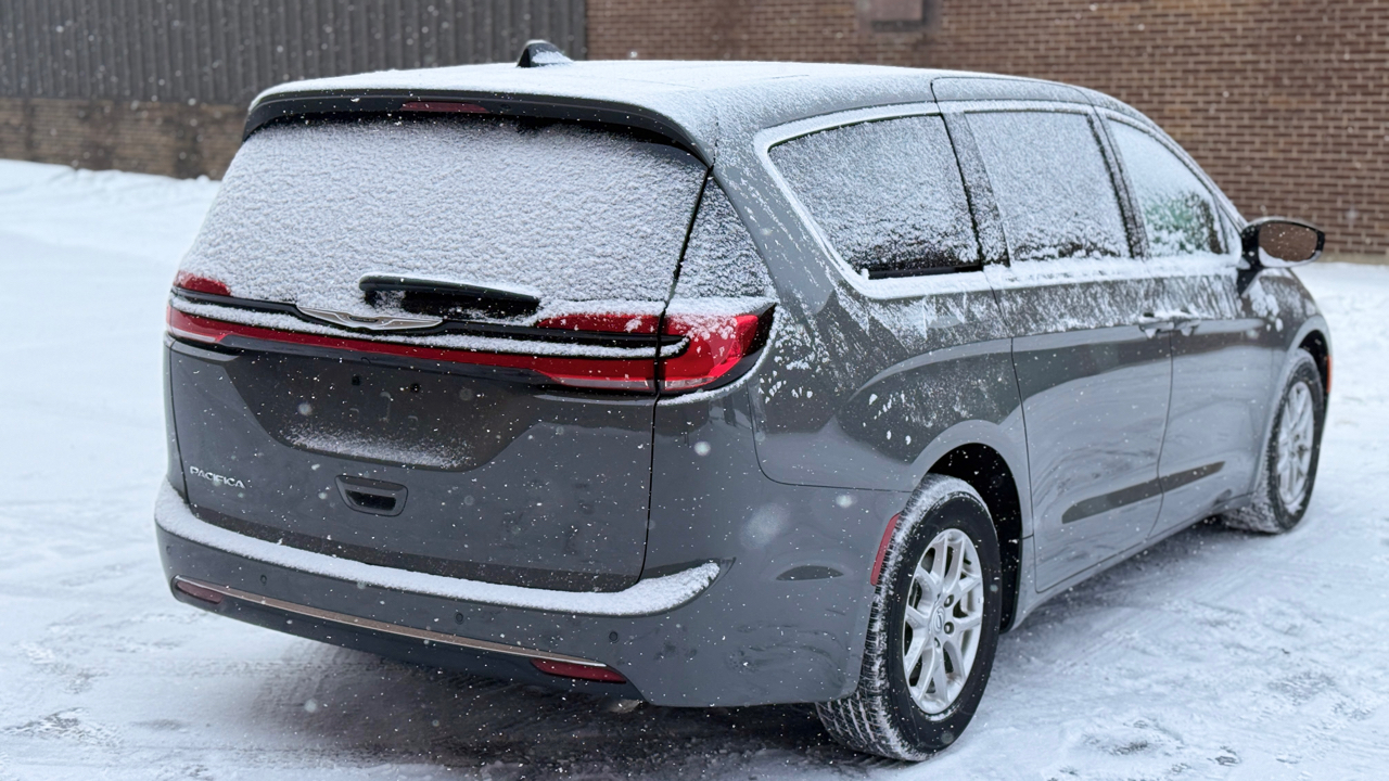 Chrysler Pacifica Select 2025