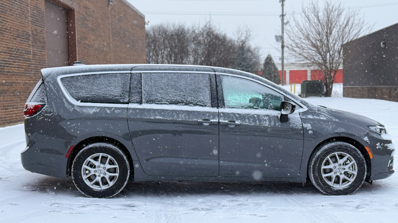 Chrysler Pacifica Select 2025