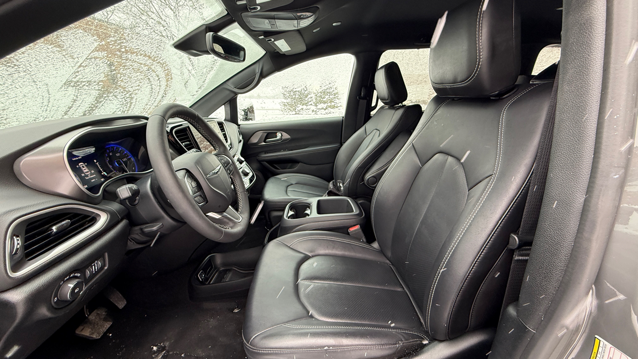 Chrysler Pacifica Select 2025