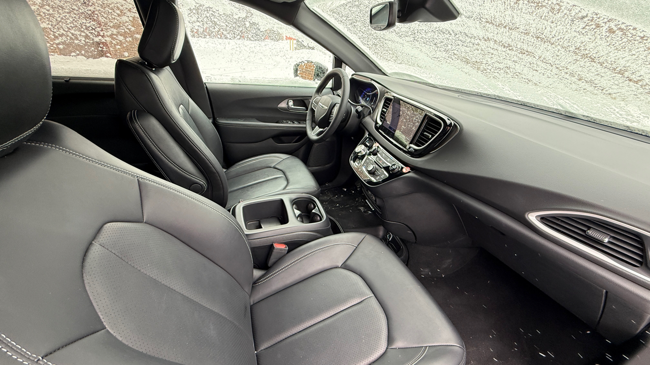 Chrysler Pacifica Select 2025